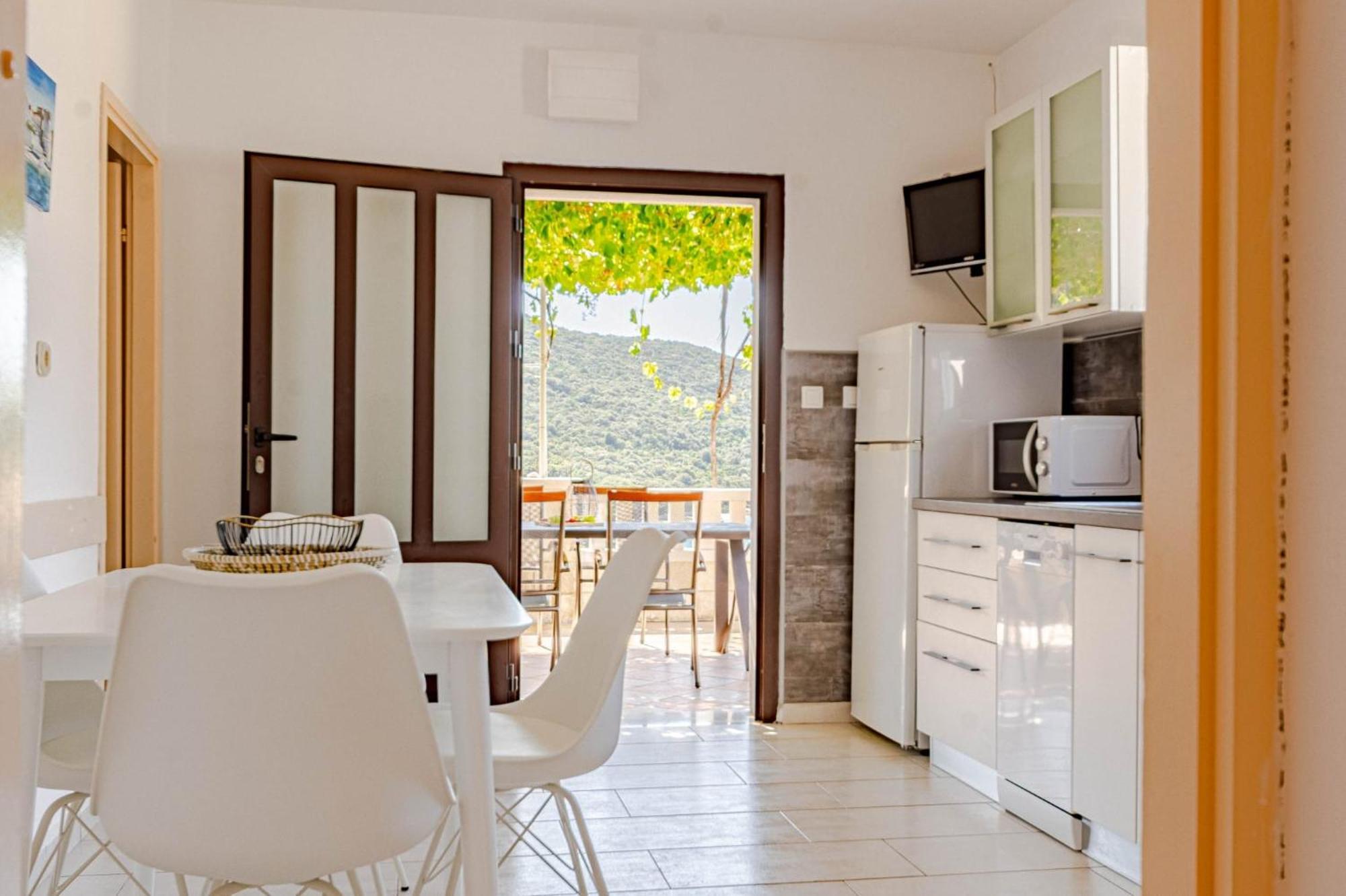 Seaside Apartments With A Swimming Pool Tri Zala, Korcula - 558 Zrnovo 객실 사진